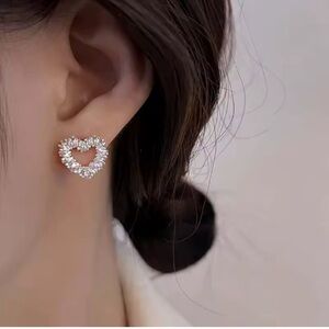 Vintage Silver Heart Stud Earrings – 2025 Trendy Geometric Wave Metal Jewelry 🤍